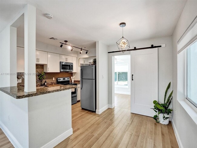 Building Photo - 1713 NE 15th Ave