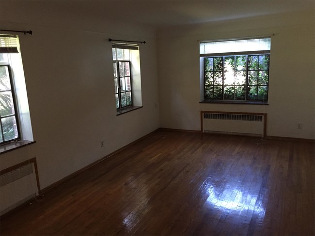 Building Photo - 2265 Sherwood Ave