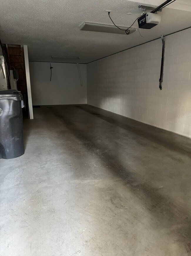 Building Photo - 119 Amanda Ln