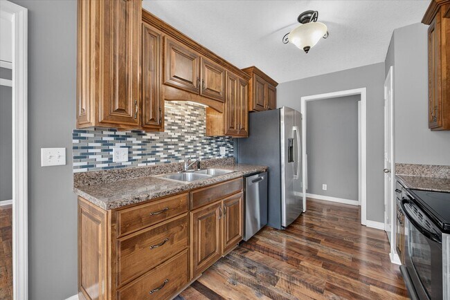 Building Photo - 3534 Southwood Dr