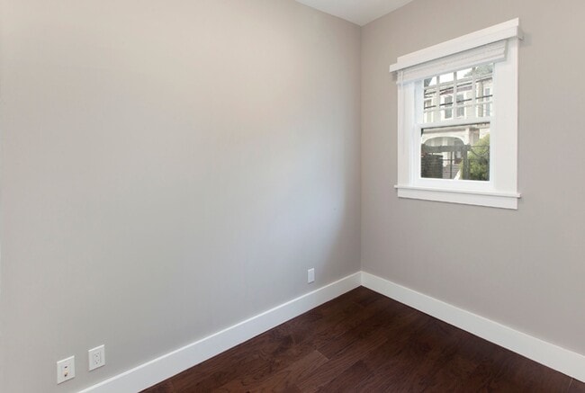 Building Photo - Lower Haight: Recently Renovated Studio w/...