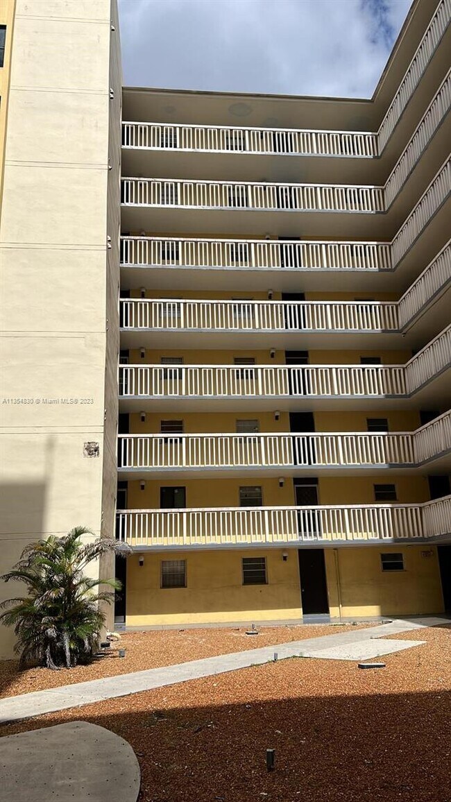 Building Photo - 15600 NW 7th Ave