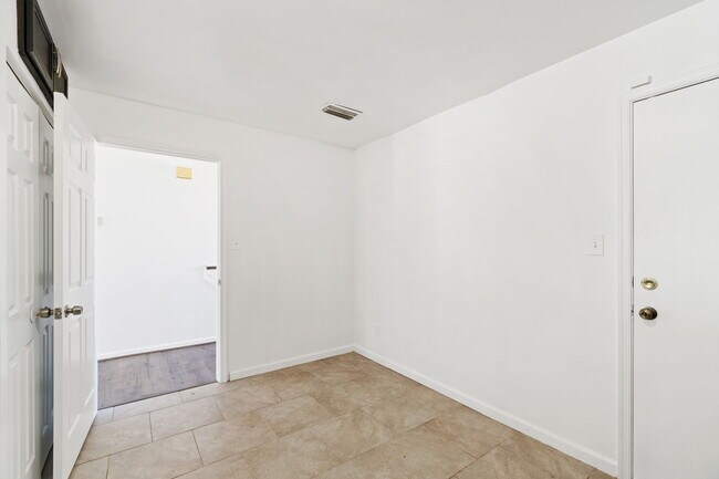 Building Photo - 307 Pratt Ct