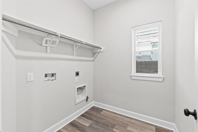 Building Photo - 23726 Pullin Market Dr