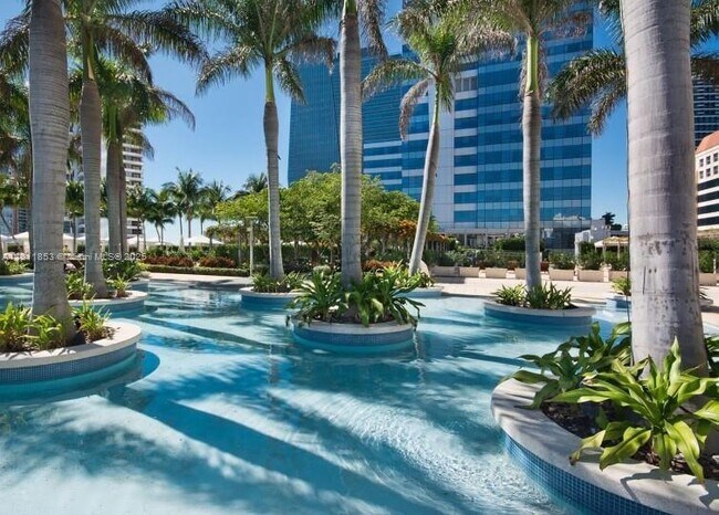 Building Photo - 1425 Brickell Ave