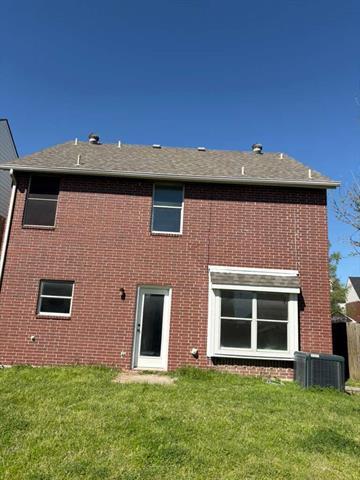 Building Photo - 314 S Stephanie St