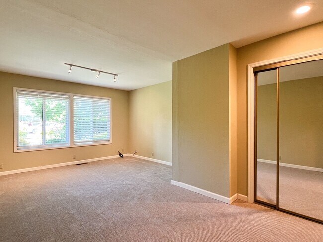 Building Photo - Charming Four Bedroom Home in Napa's Sough...