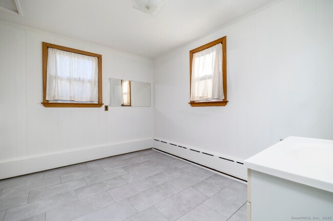 Building Photo - 34 Alpine St