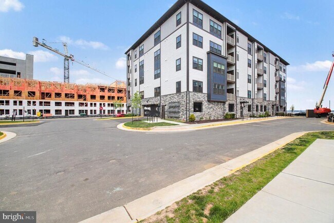 Building Photo - 1601 Potomac Shores Pkwy