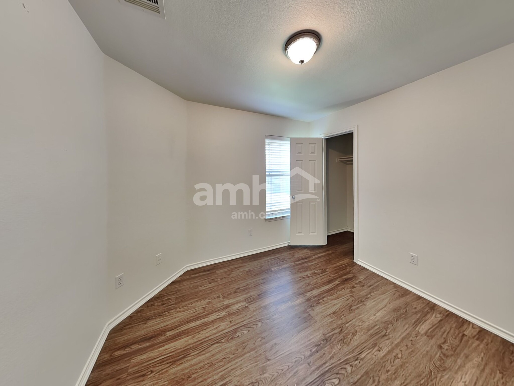 Building Photo - 100 Meadow Lark Ln