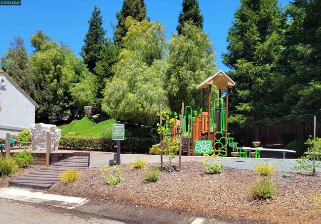 Building Photo - 4324 Conejo Dr