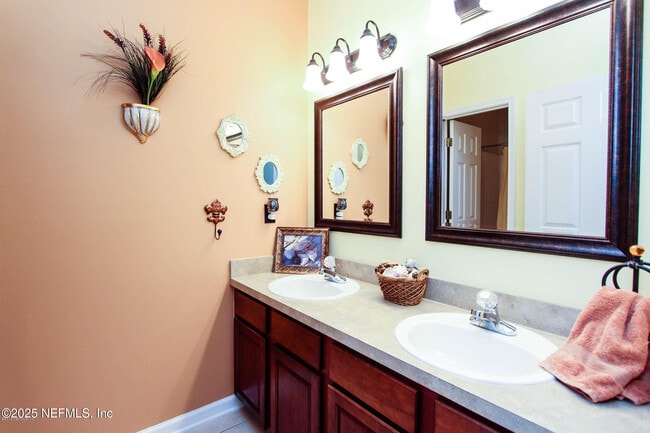 Building Photo - 3583 Old Village Dr
