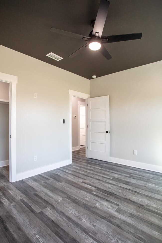 Building Photo - 823 Meridian Rd