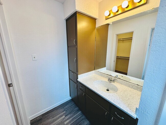 Building Photo - 152 RIDGE