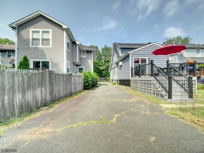 Building Photo - 415 Orange Rd
