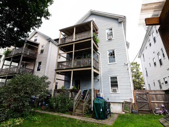 Primary Photo - 511 Geneva Ave