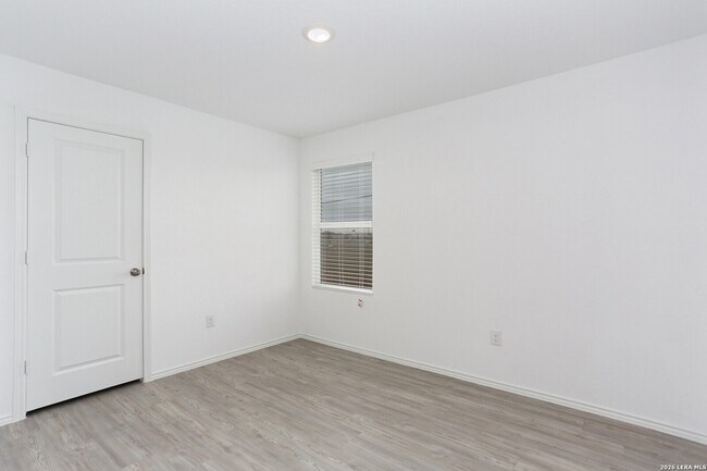 Building Photo - 6503 Scarecrow Wy