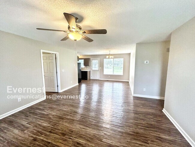 Building Photo - 7614 Greenway Dr
