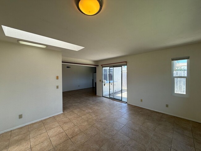 Building Photo - Beautiful 3B/2BA House in Mira Mesa!