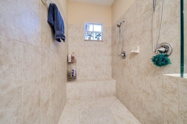 Building Photo - 8348 NW 127th Ln