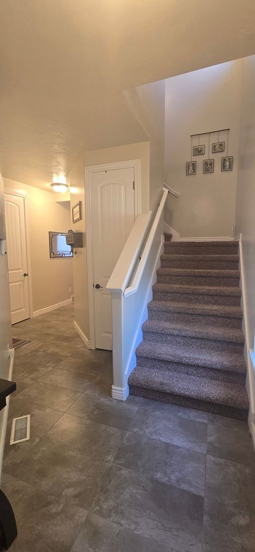 Building Photo - Beautiful 3 Bed 3.5 Bath in Riverton!!