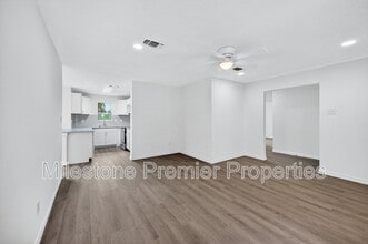Building Photo - 701 E Morton St