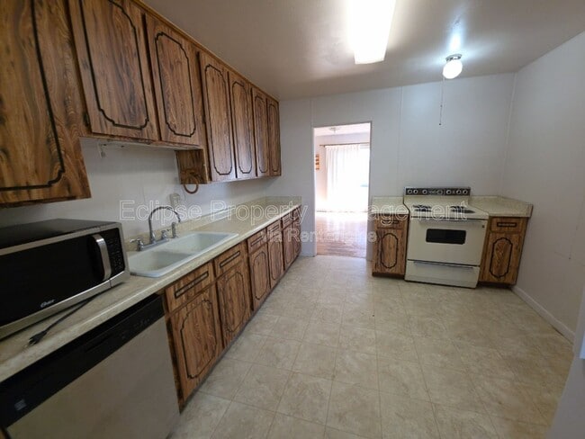 Building Photo - 503 Brown Ave