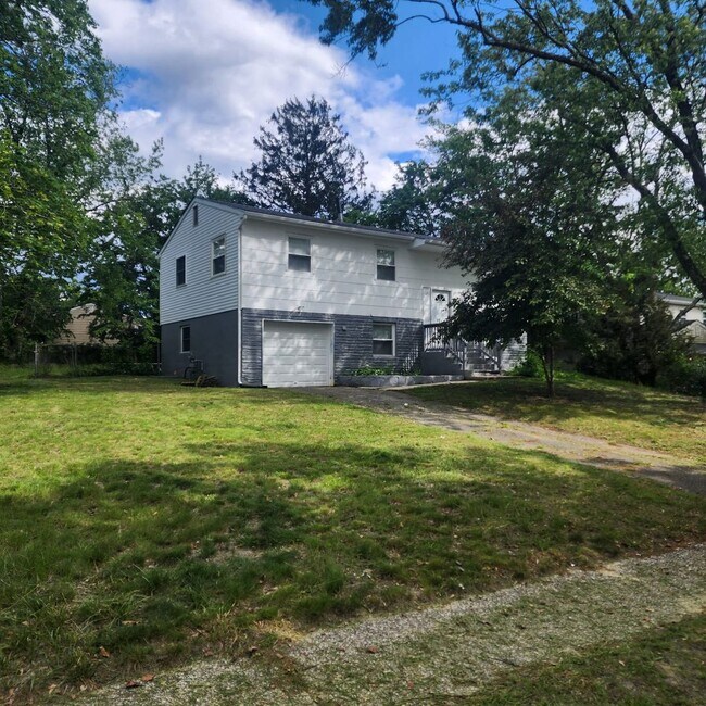 Building Photo - A Spacious 4 bedroom house for Rent !!!