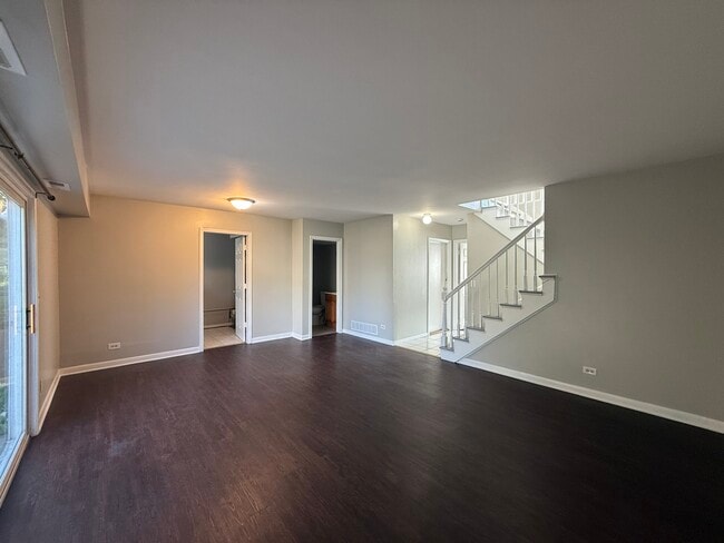 Building Photo - 3900 Sandpiper Dr