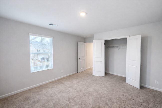 Building Photo - Spacious 5 Bedroom Dawsonville Home with Rare Basement Just Minutes from GA 400 and the Outlets