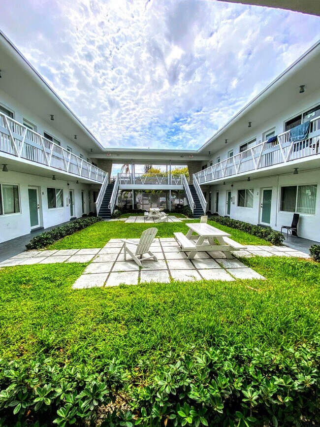 Building Photo - ALL Charm and ready to show off. Miami Bea...