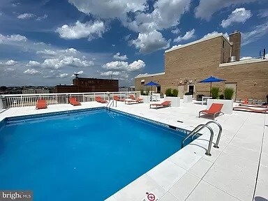 Roof Top Swimming pool - 1260 21st St NW
