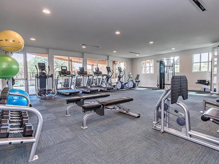 Gymnasium - 512 Turkey Creek Cv