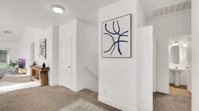 Building Photo - AMAZING COMPLETELY REMODELED CONDO IN SUMM...