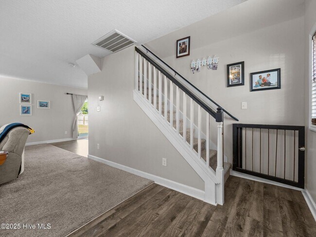 Building Photo - 216 Shell Rock Landing Rd