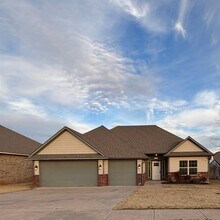 Building Photo - 724 Windy Ln