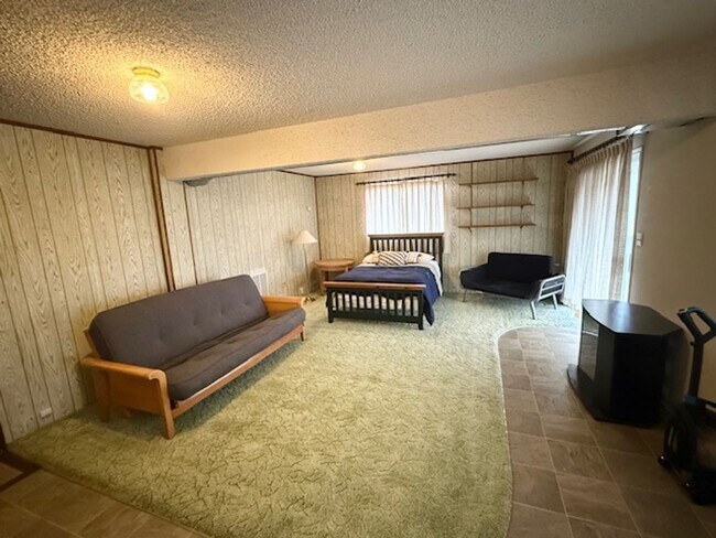 Building Photo - Cozy 3BD/2BA Single-Family in Copperopolis with Lake Views!