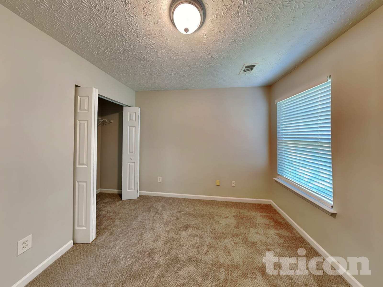 Building Photo - 220 Oak Grove Way