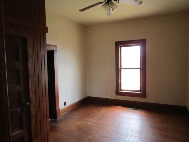 Building Photo - Absolutely Adorable!