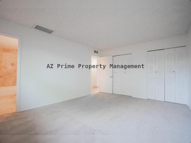 Building Photo - 1104 E Bell De Mar Dr