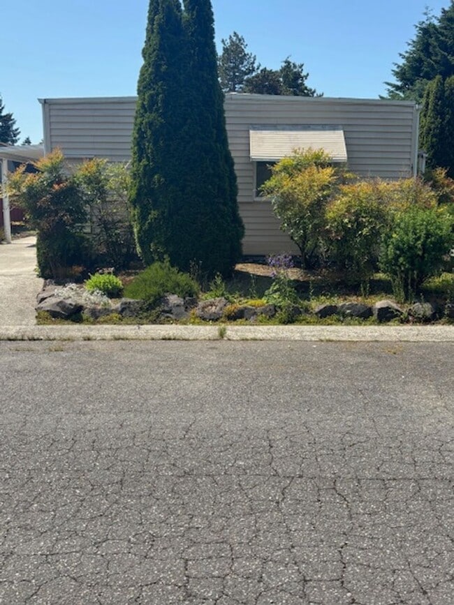 Primary Photo - Bothell area Hollyhills location