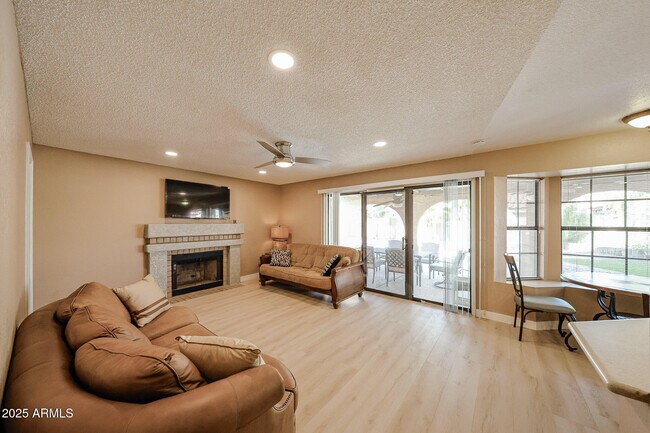 Building Photo - 5440 W Beryl Ave