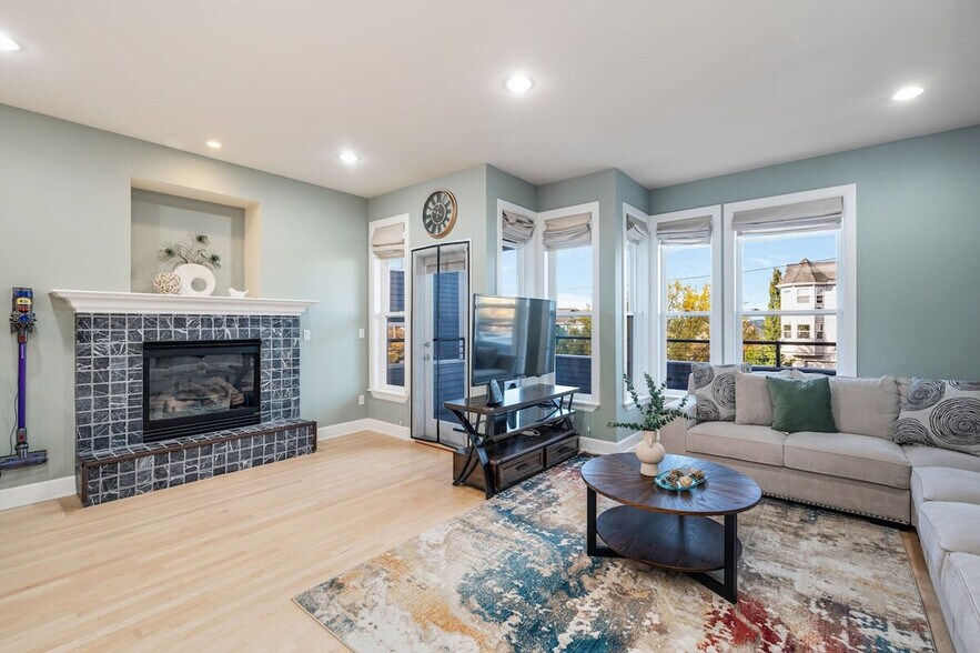 Building Photo - 4224 Francis Ave N