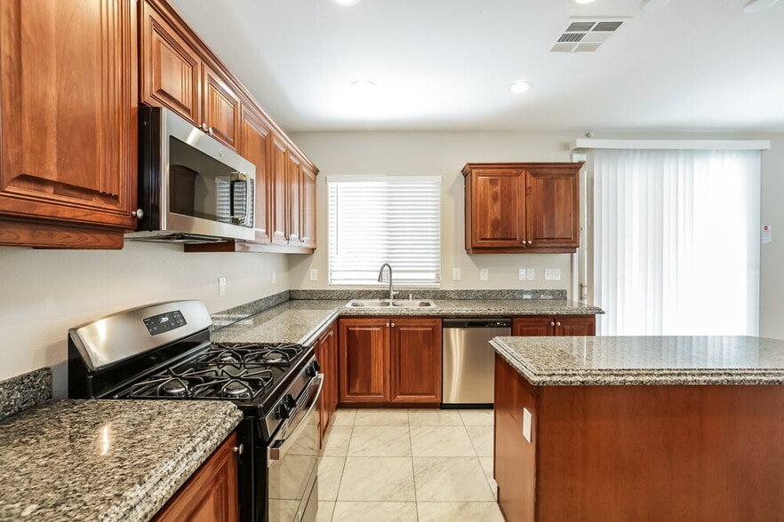 Building Photo - 196 Broken Putter Way