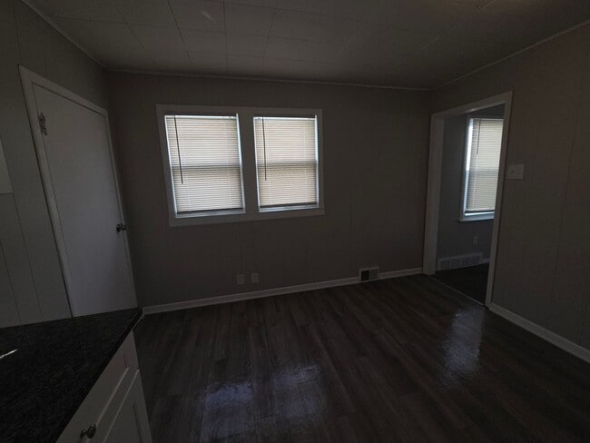 Building Photo - Cute 3 Bedroom Bungalow