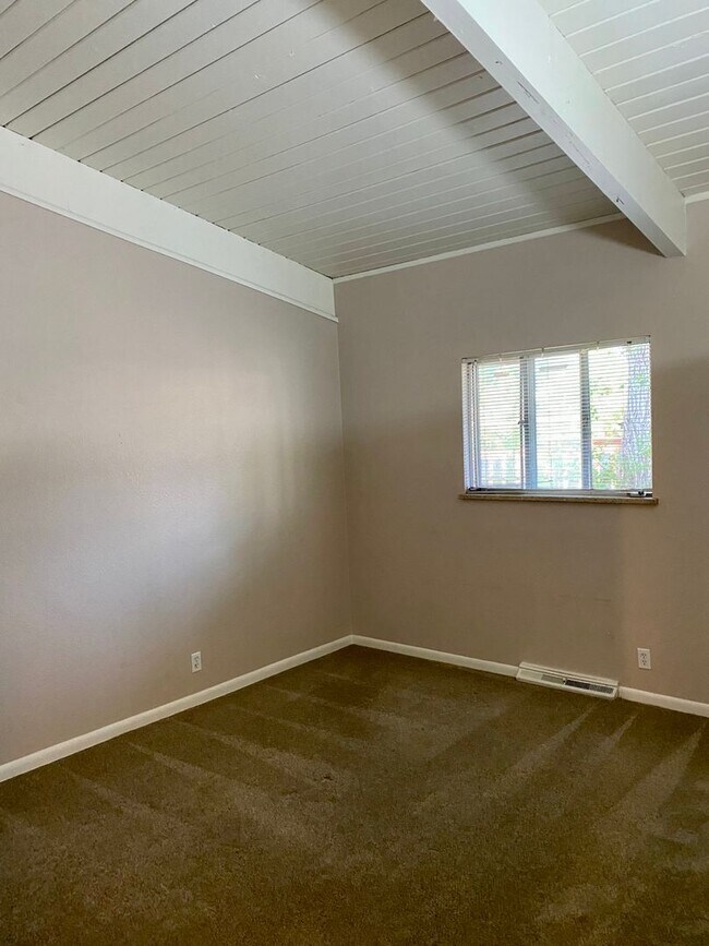 Building Photo - Available for 2025-2026 Fall Pre-Leasing: ...