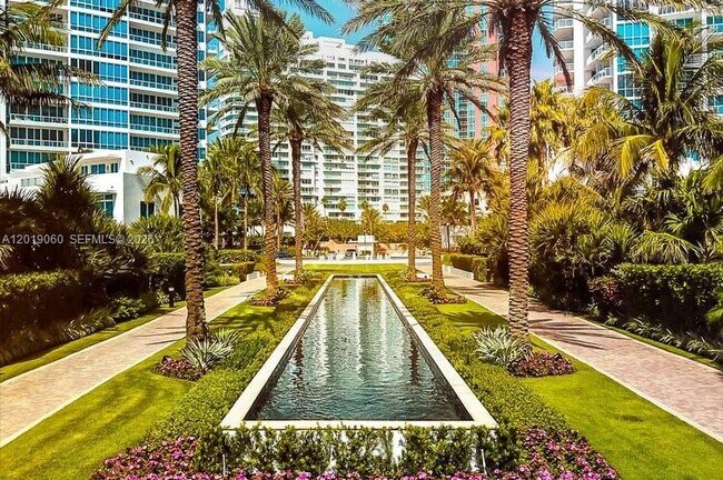 Building Photo - 100 South Pointe Dr