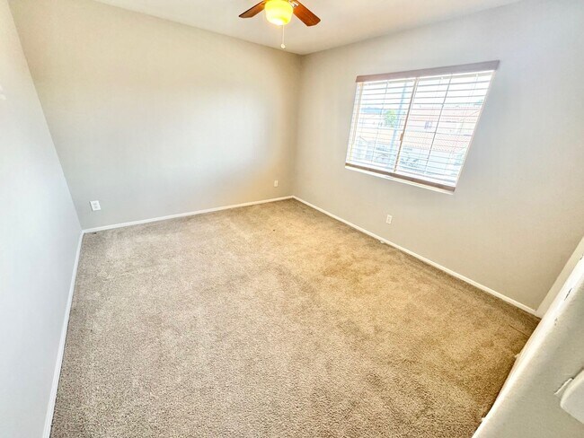 Building Photo - LIMITED TIME ONLY: $500 OFF 2ND MONTH'S RENT -MOVE IN W/IN TWO WEEKS TO TAKE ADVANTAGE of this Be...