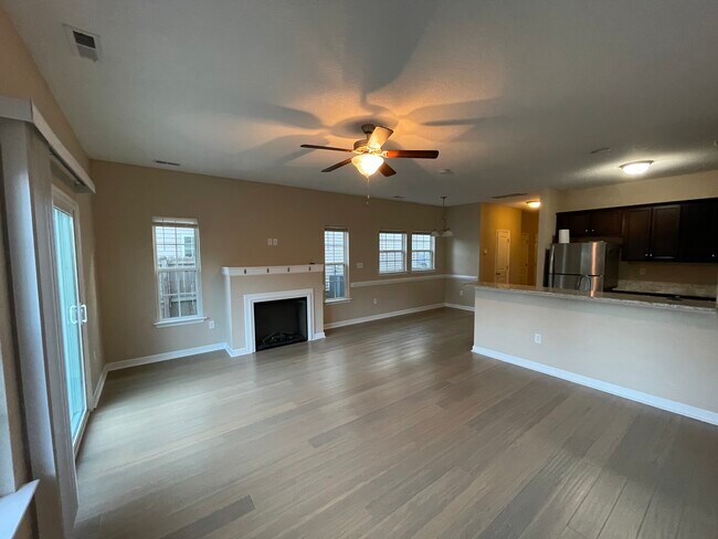 Building Photo - 130 S Palm Ave