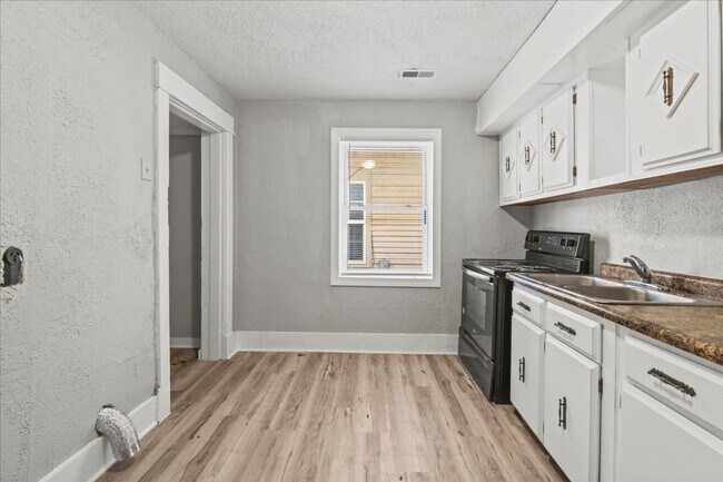 Building Photo - 1132 N Rural St